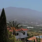 Casas Azano, Junto A La Caldera De Taburiente El Paso