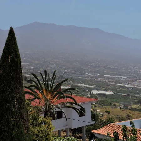 Casas Azano, Junto A La Caldera De Taburiente El Paso