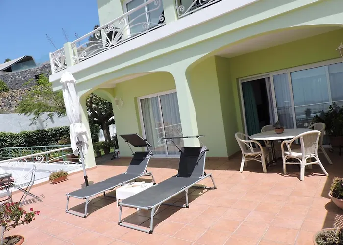 Casas Azano, Junto A La Caldera De Taburiente *