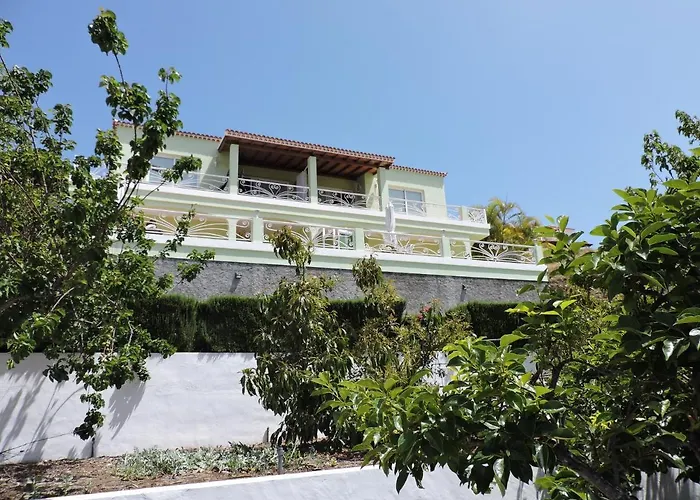 Casas Azano, Junto A La Caldera De Taburiente *